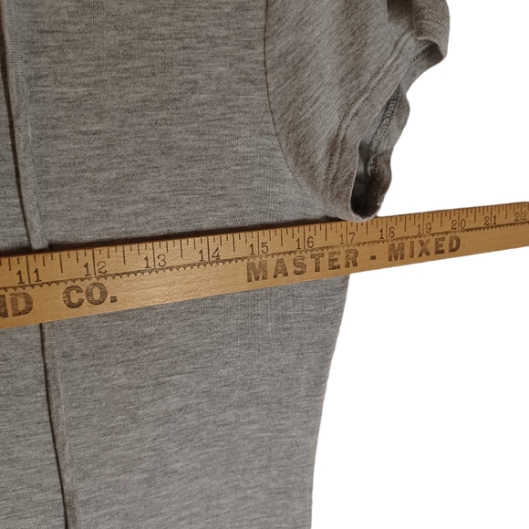 NO COMMENT Gray Lace Up Hi Low Scoop Hem Short Sleeve Top Medium - Picture 5 of 6